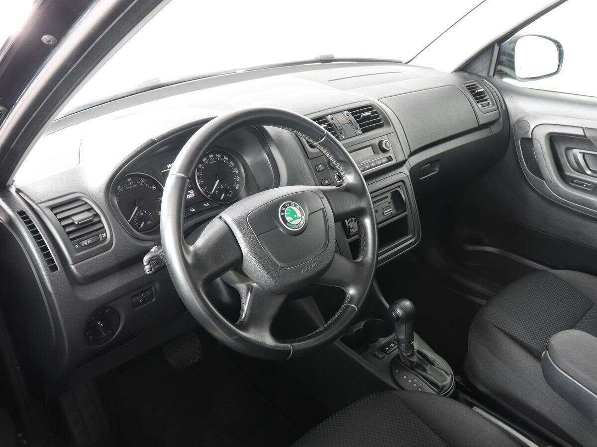 Купить Skoda Fabia с пробегом. Фото: #8