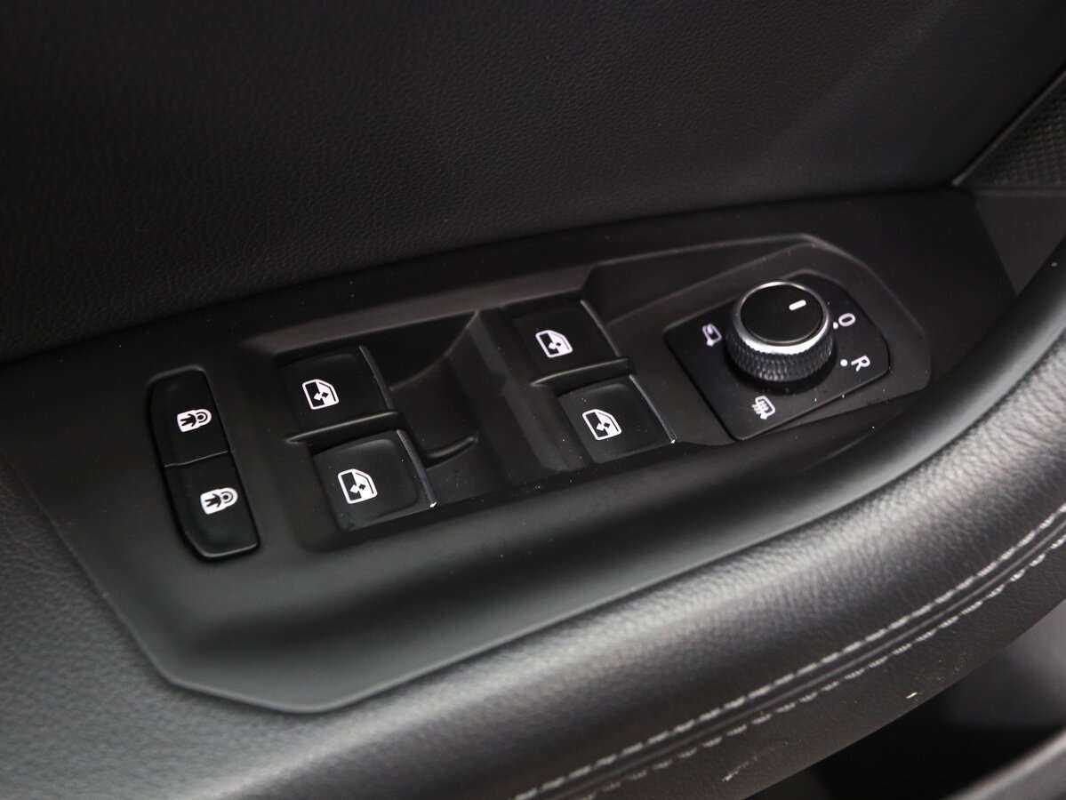 Купить Volkswagen Touareg с пробегом. Фото: #7
