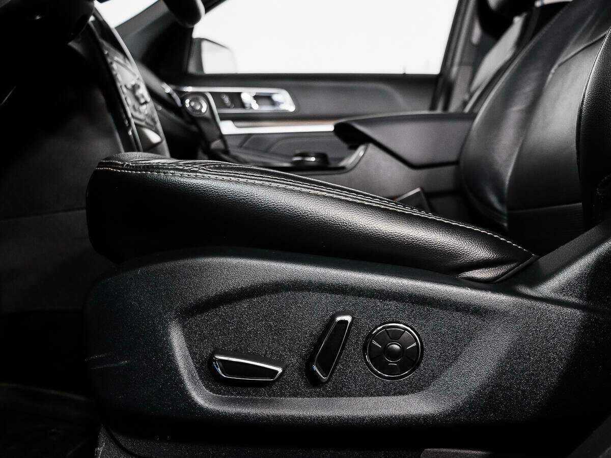 Купить Ford Explorer с пробегом. Фото: #9