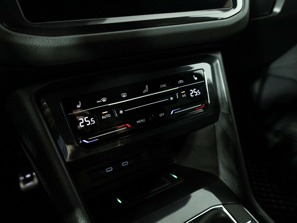Купить Volkswagen Tiguan с пробегом. Фото: #17