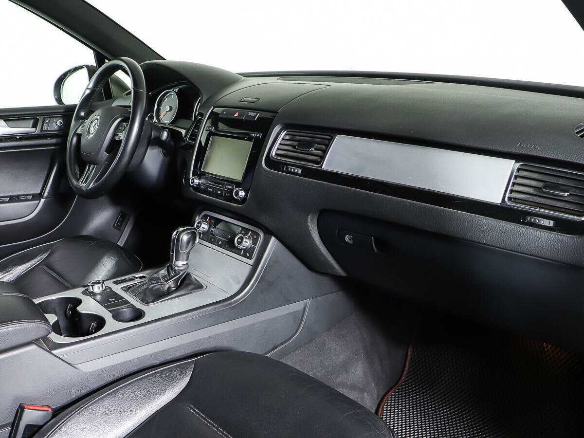Купить Volkswagen Touareg с пробегом. Фото: #10