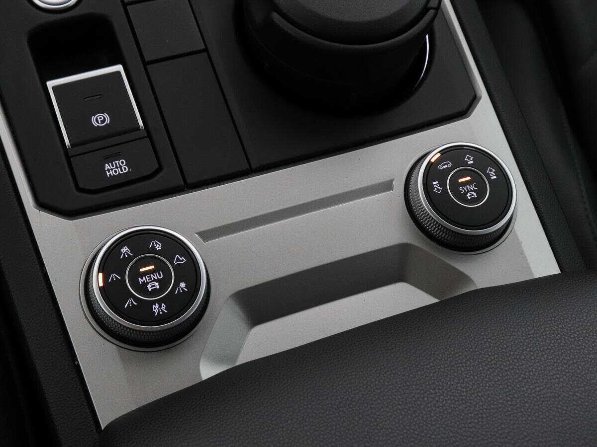 Купить Volkswagen Touareg с пробегом. Фото: #14