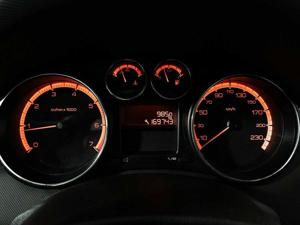 Купить Peugeot 408 с пробегом. Фото: #11