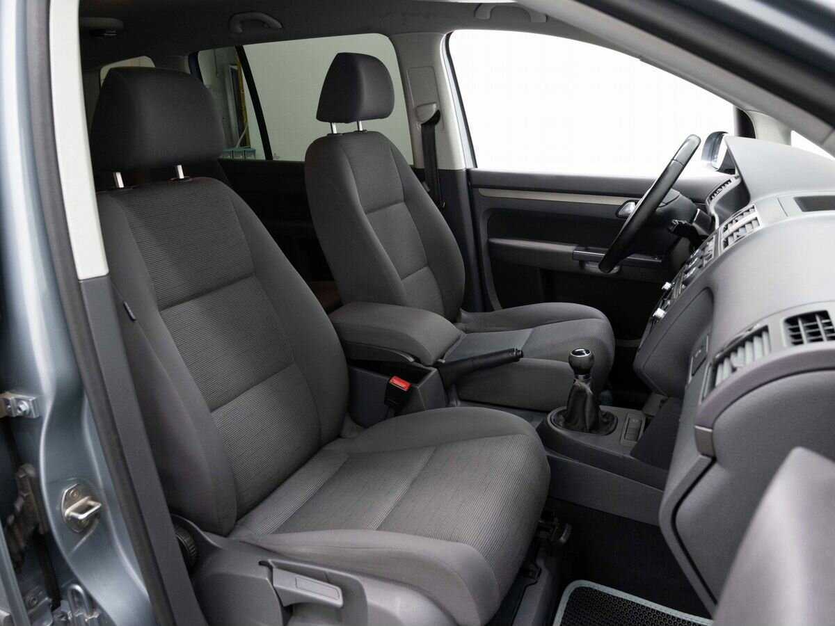 Купить Volkswagen Touran с пробегом. Фото: #11