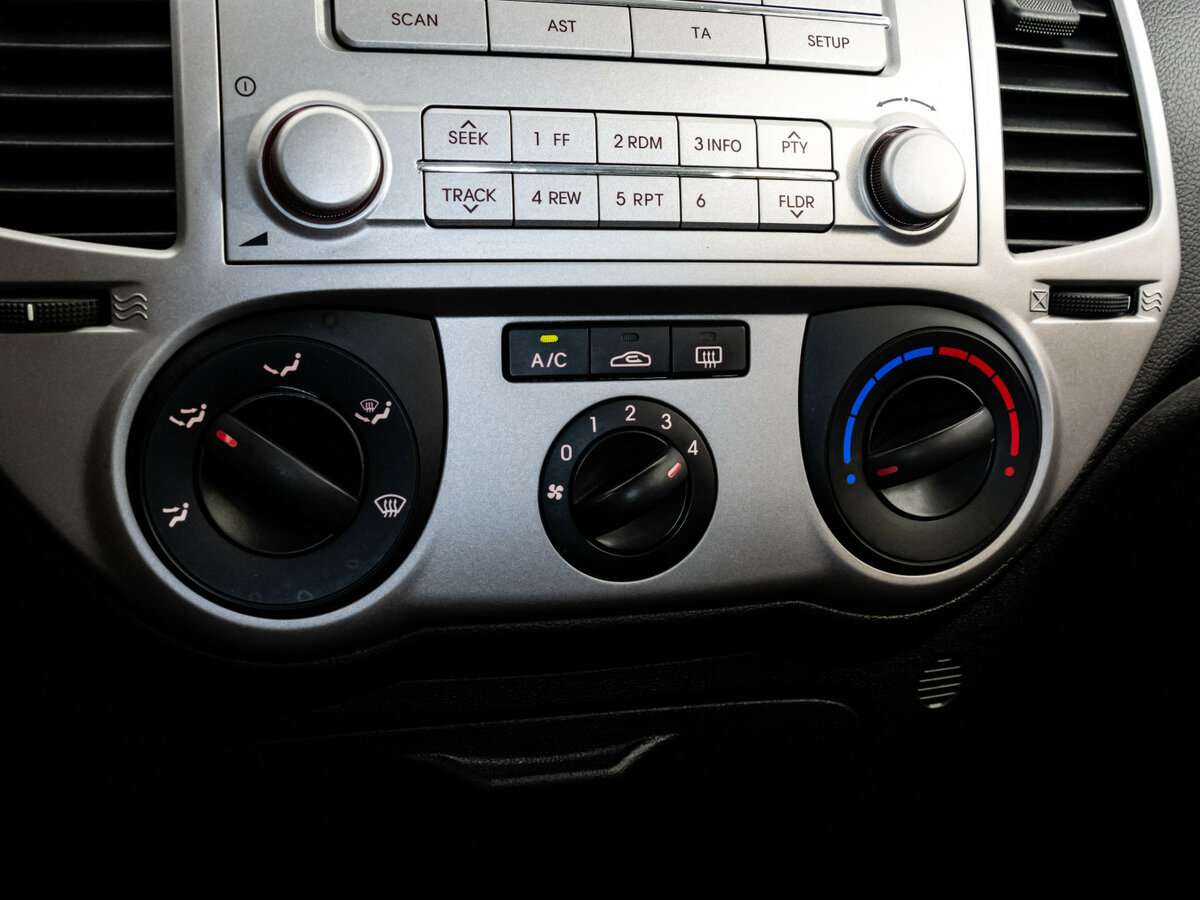 Купить Hyundai i20 с пробегом. Фото: #12