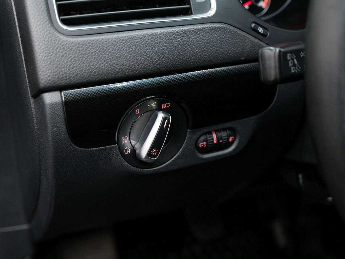 Купить Volkswagen Jetta с пробегом. Фото: #14