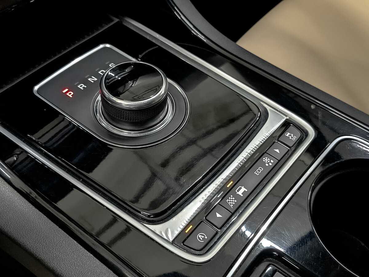 Купить Jaguar XE с пробегом. Фото: #22