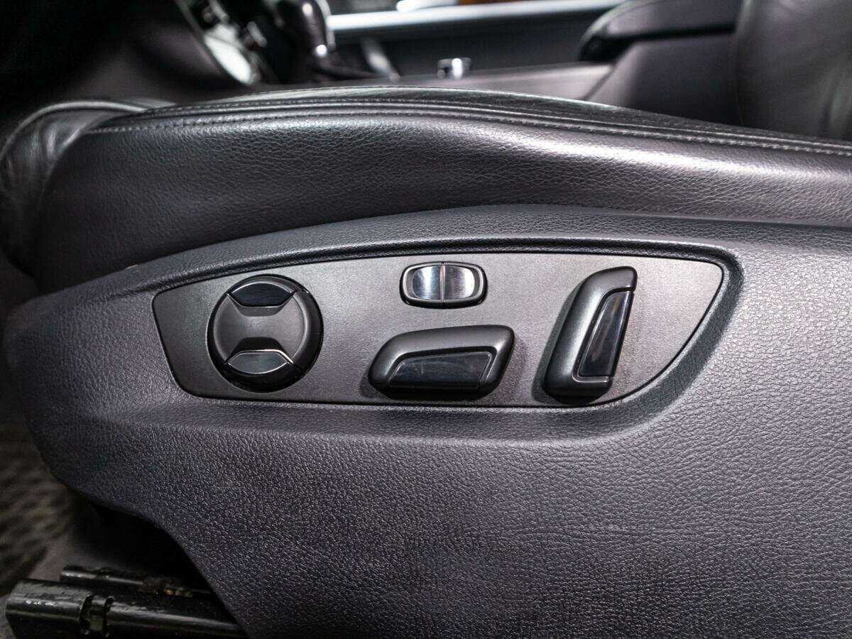 Купить Volkswagen Touareg с пробегом. Фото: #14