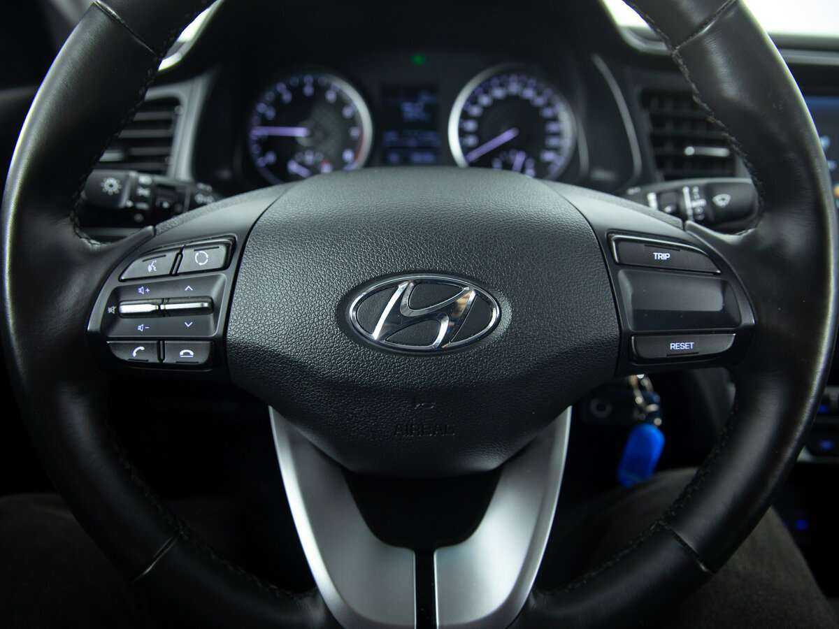 Купить Hyundai Elantra с пробегом. Фото: #11