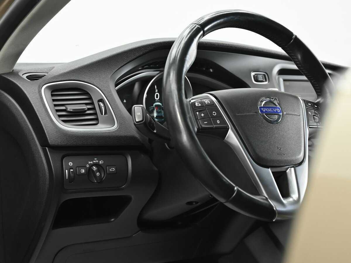 Купить Volvo V40 с пробегом. Фото: #8