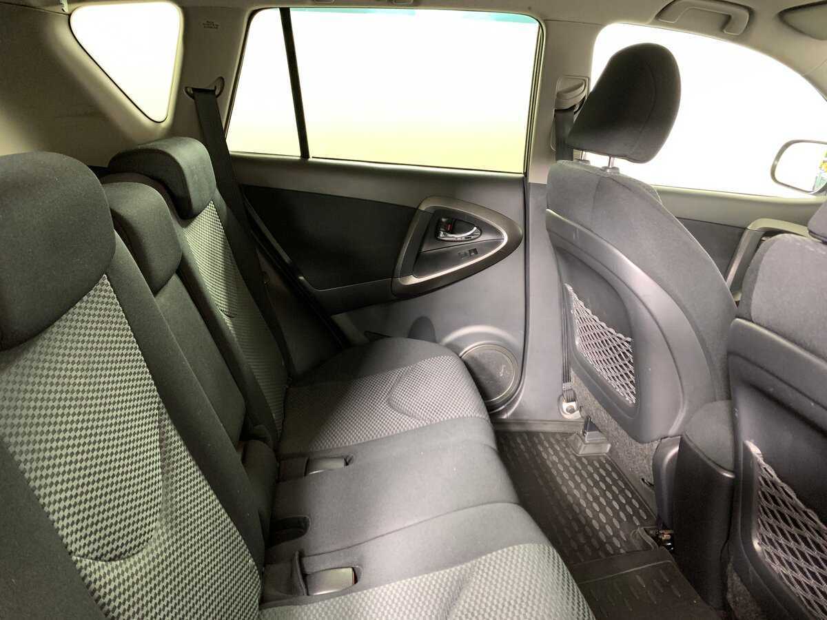 Купить Toyota RAV4 с пробегом. Фото: #17
