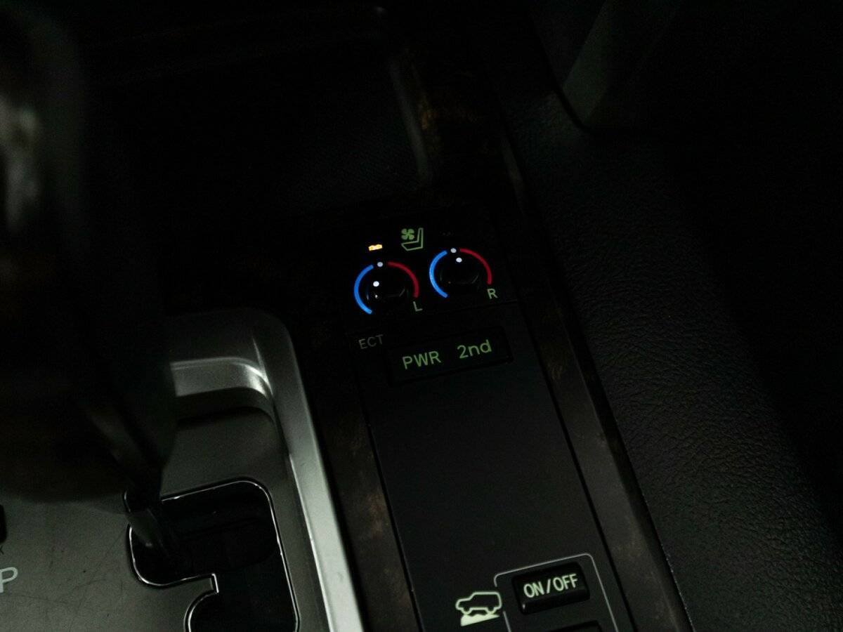 Купить Toyota Land Cruiser с пробегом. Фото: #21