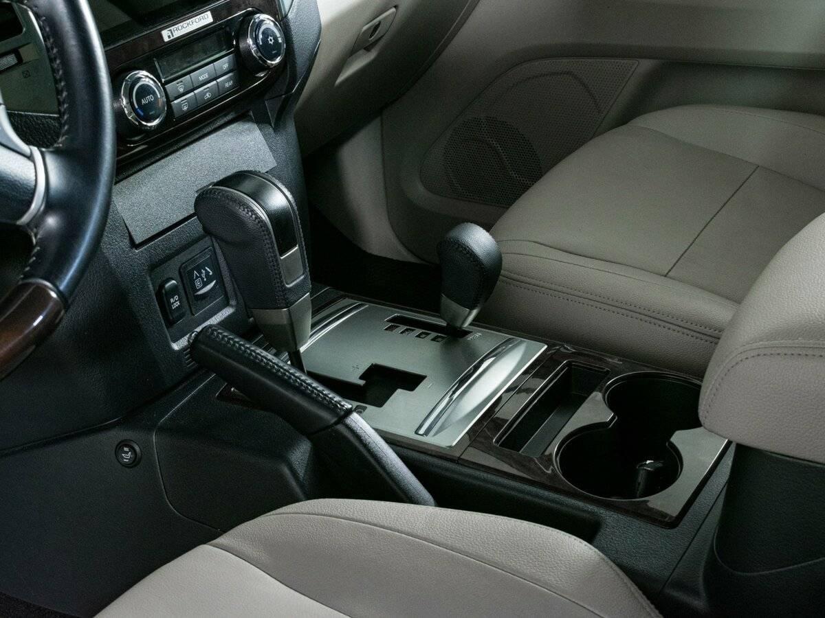 Купить Mitsubishi Pajero с пробегом. Фото: #15