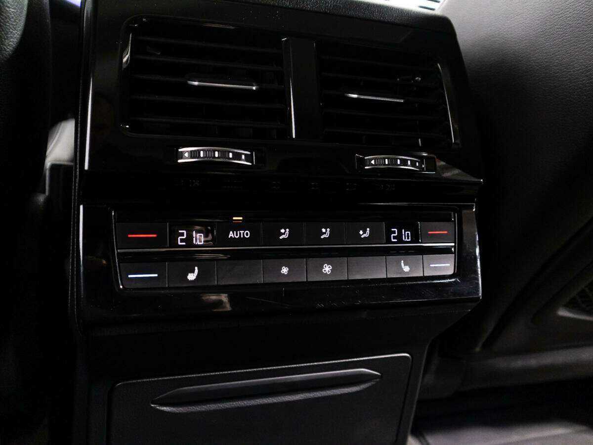 Купить Volkswagen Touareg с пробегом. Фото: #23