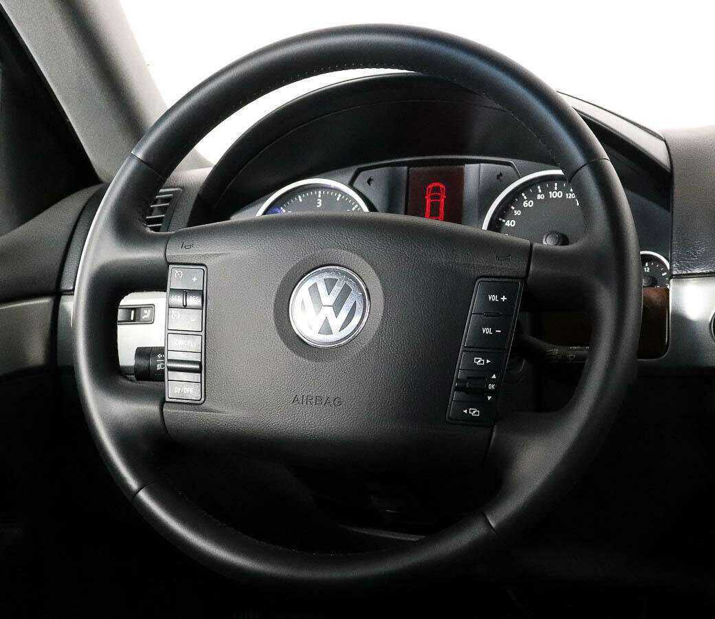 Купить Volkswagen Touareg с пробегом. Фото: #10