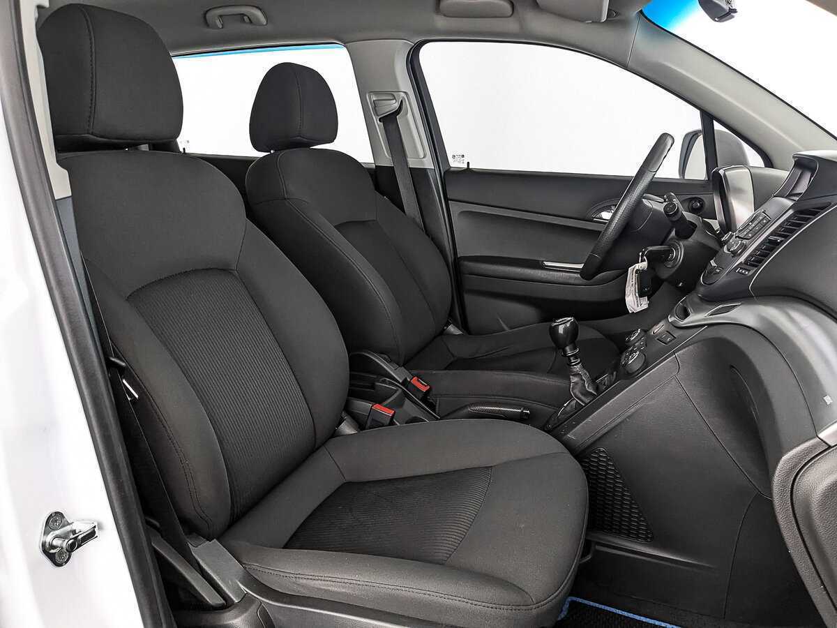 Купить Chevrolet Orlando с пробегом. Фото: #23