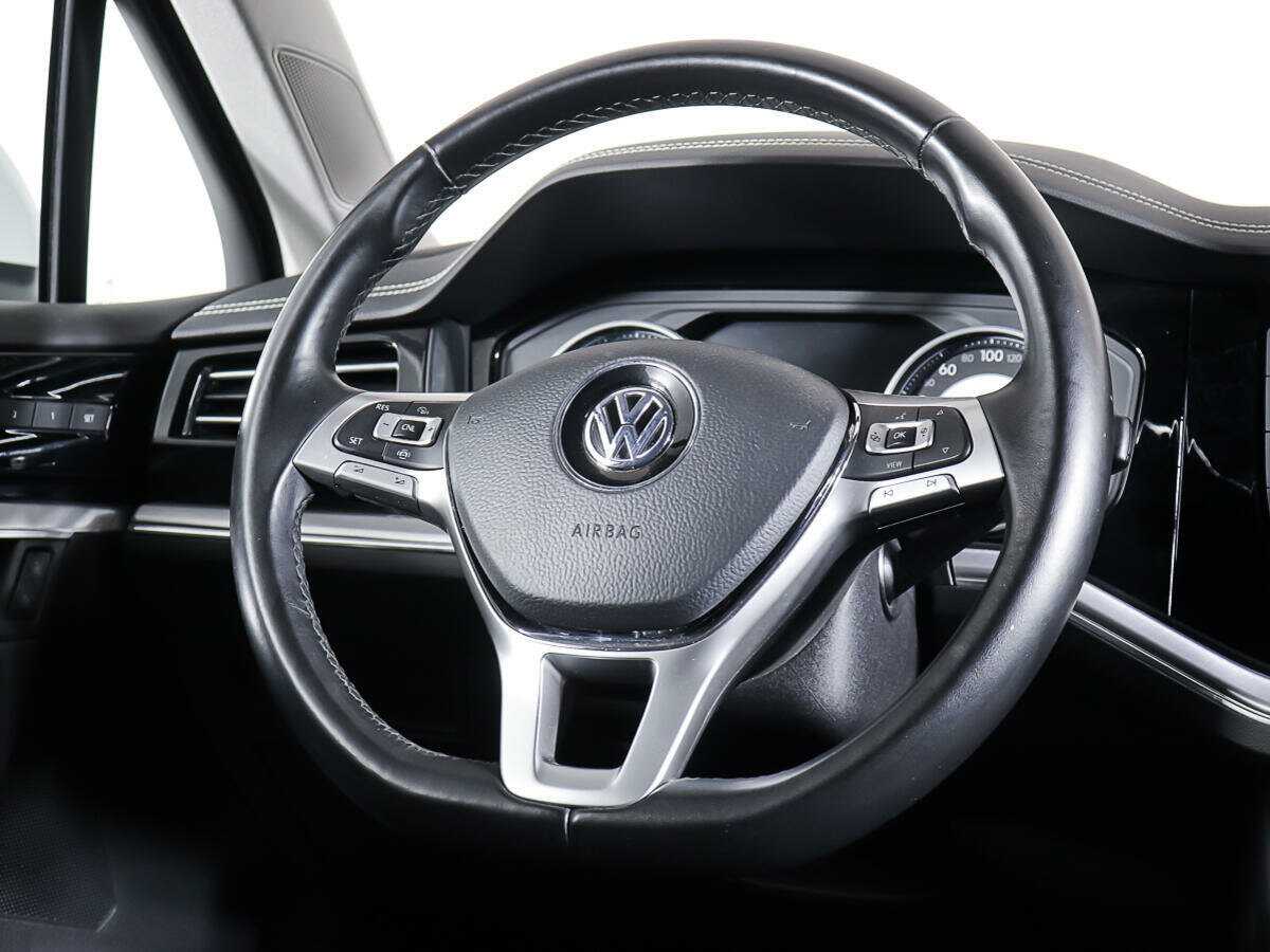 Купить Volkswagen Touareg с пробегом. Фото: #13