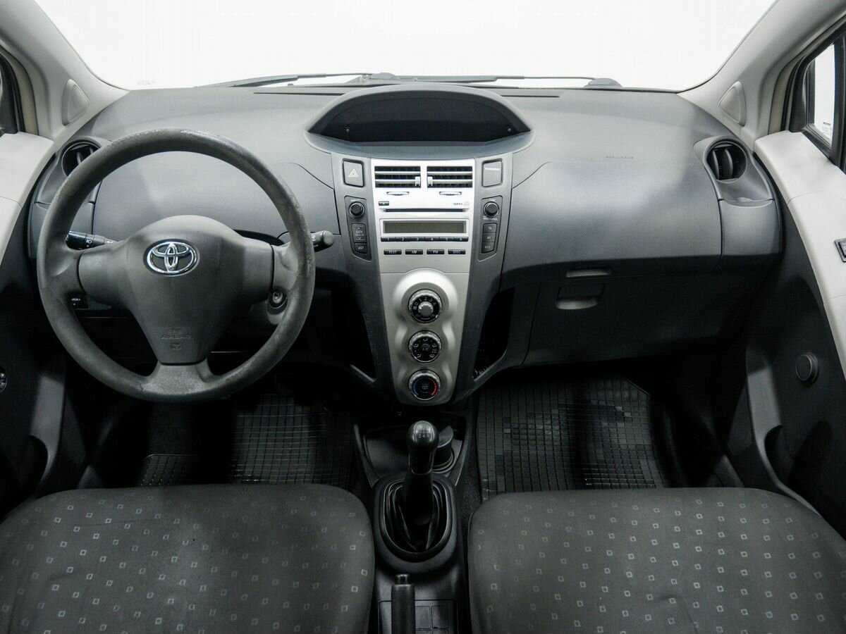 Купить Toyota Yaris с пробегом. Фото: #9
