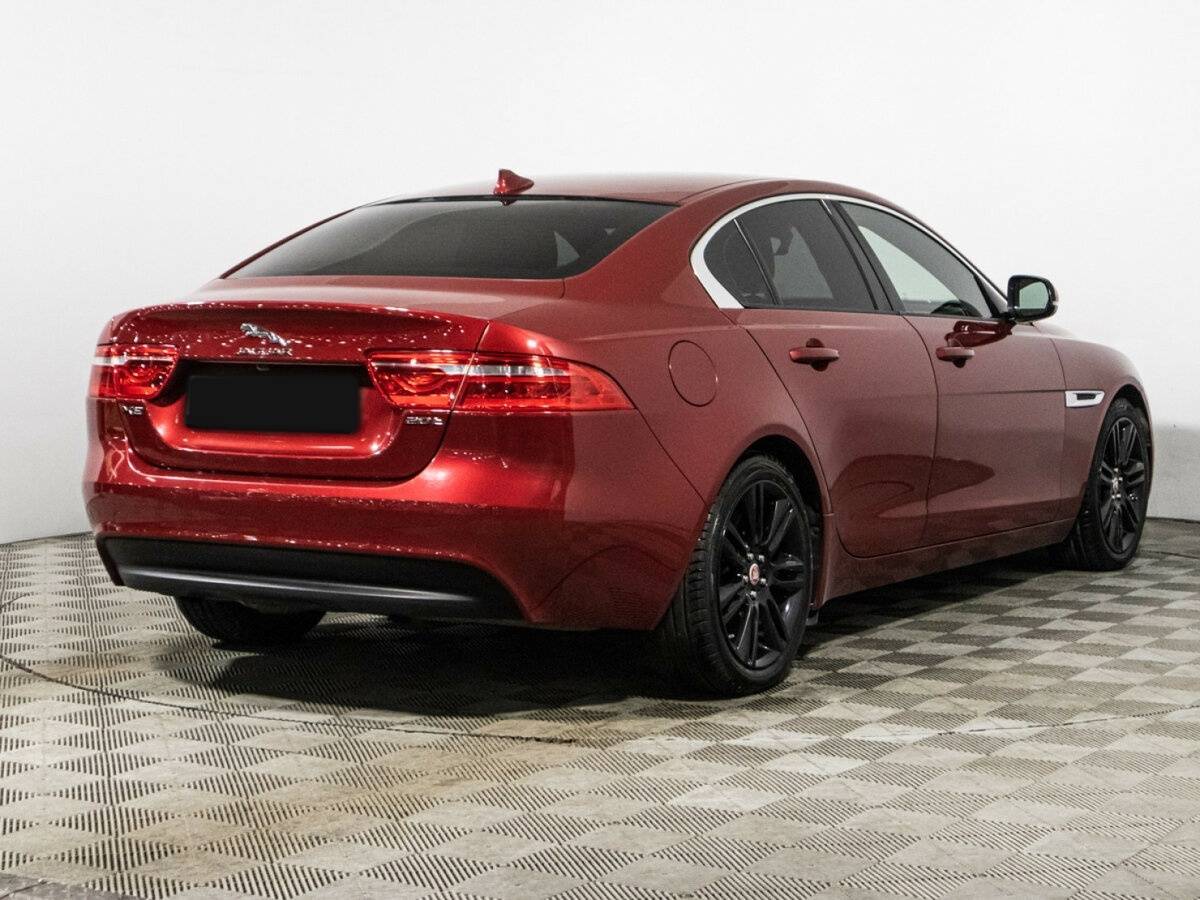 Купить Jaguar XE с пробегом. Фото: #4