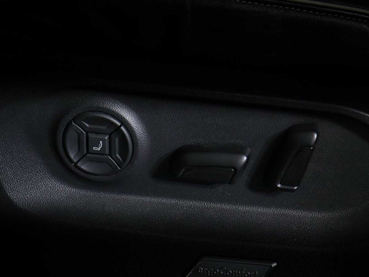 Купить Volkswagen Touareg с пробегом. Фото: #18