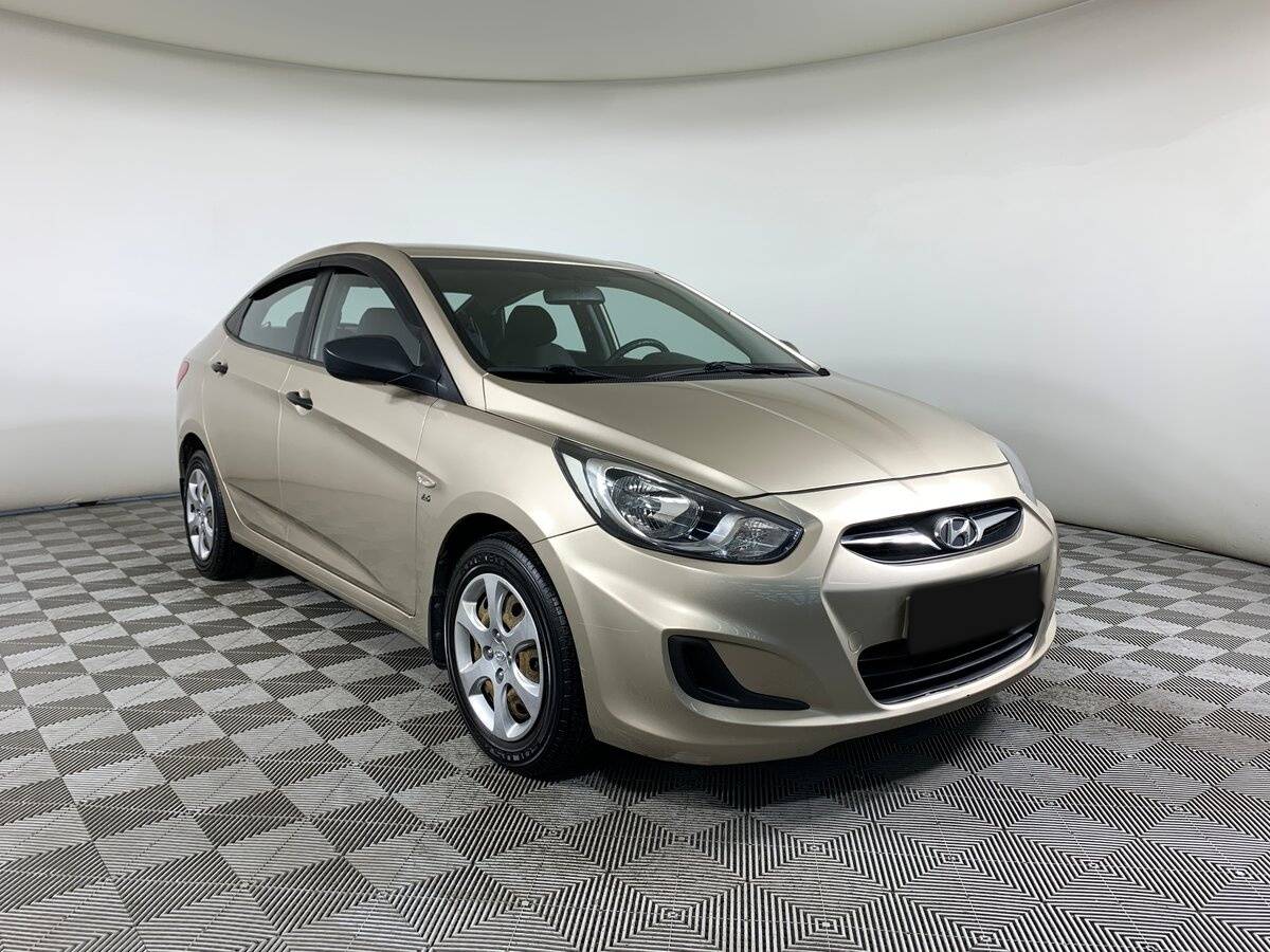 Купить Hyundai Solaris с пробегом. Фото: #2