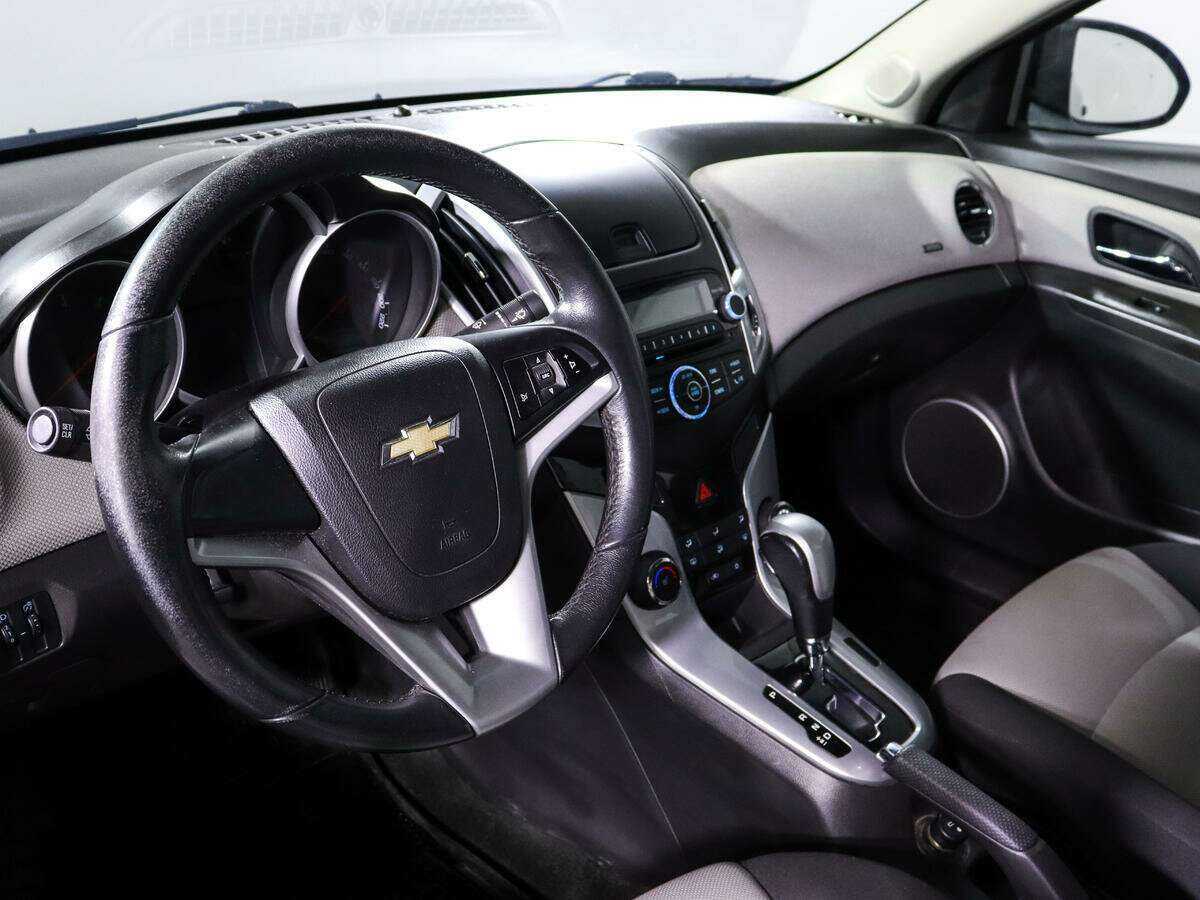 Купить Chevrolet Cruze с пробегом. Фото: #10