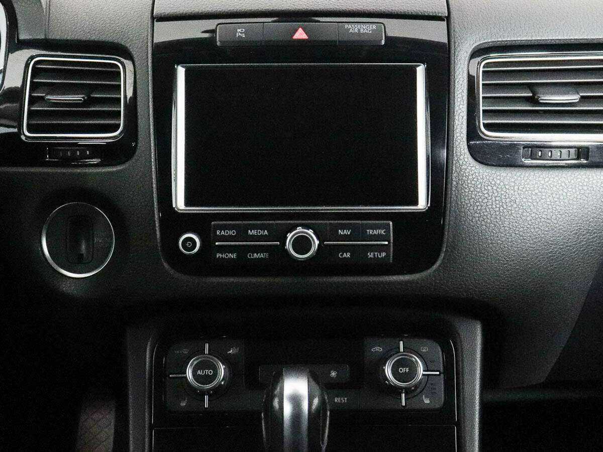 Купить Volkswagen Touareg с пробегом. Фото: #9