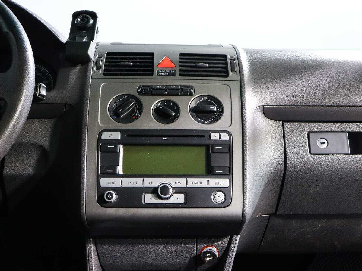 Купить Volkswagen Touran с пробегом. Фото: #12
