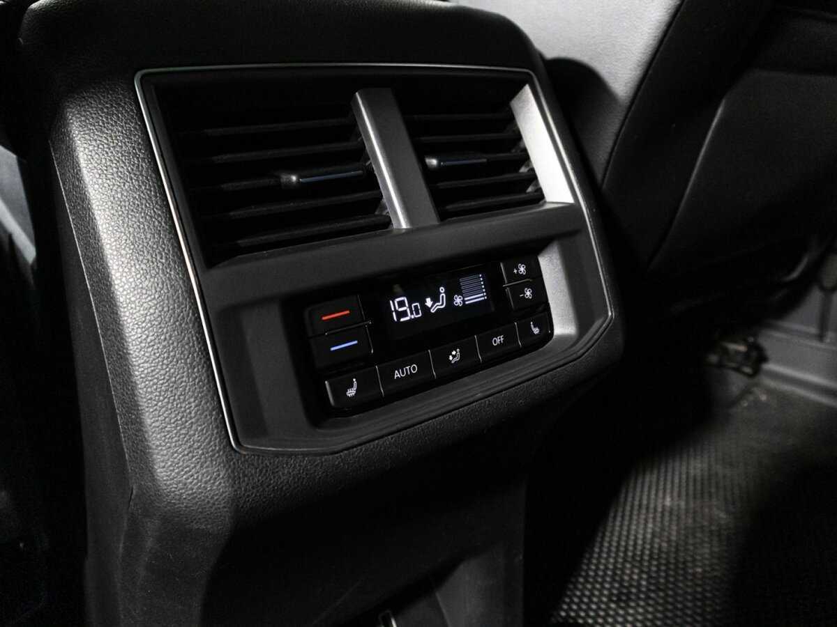 Купить Volkswagen Teramont с пробегом. Фото: #16