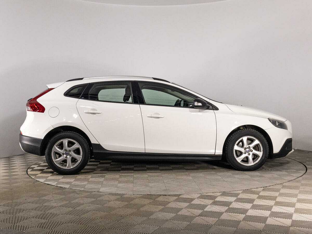Купить Volvo V40 Cross Country с пробегом. Фото: #3