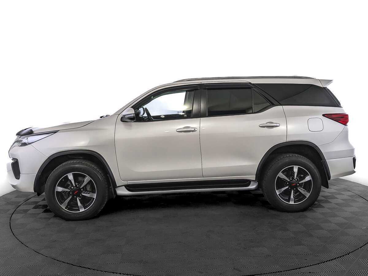 Купить Toyota Fortuner с пробегом. Фото: #7