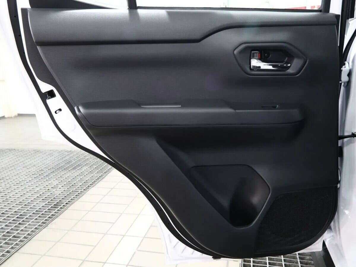 Купить Toyota Raize с пробегом. Фото: #10