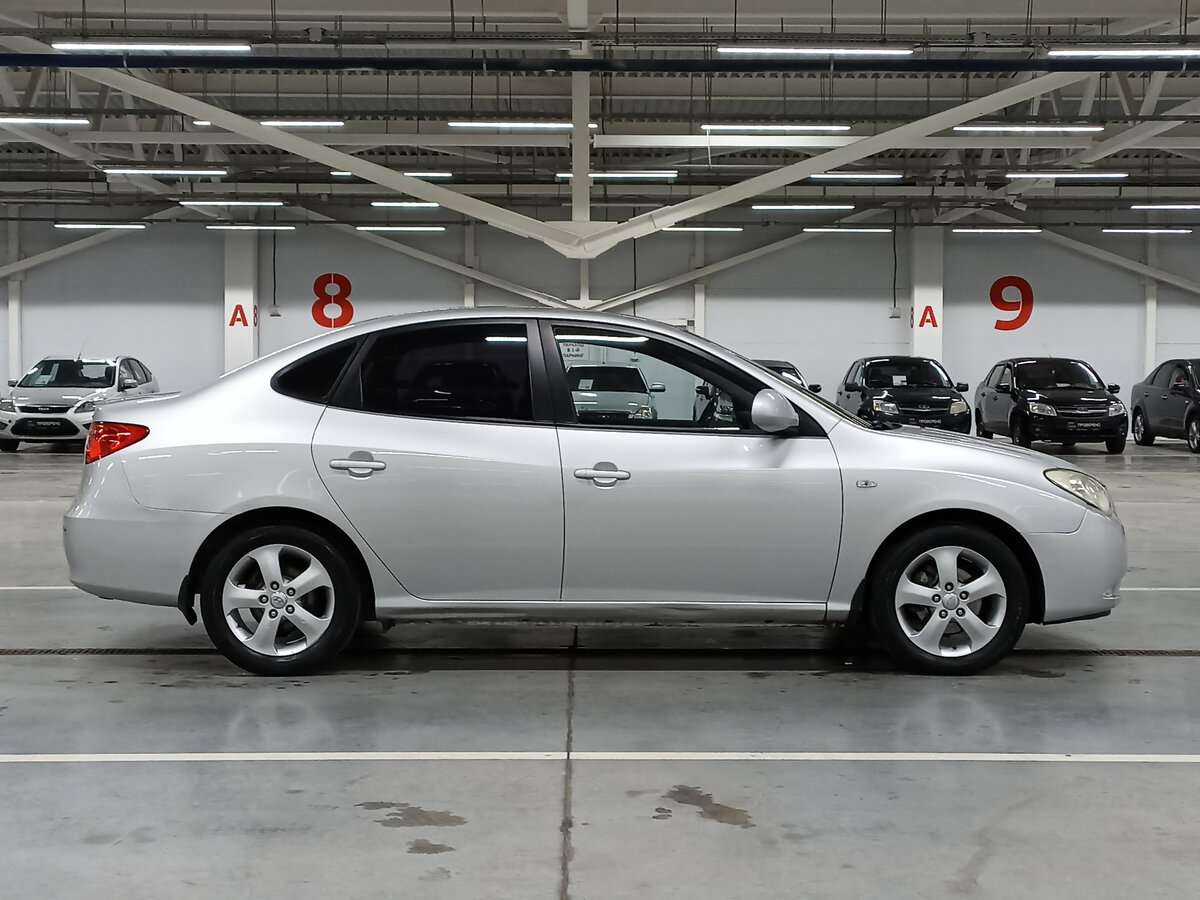 Купить Hyundai Elantra с пробегом. Фото: #3
