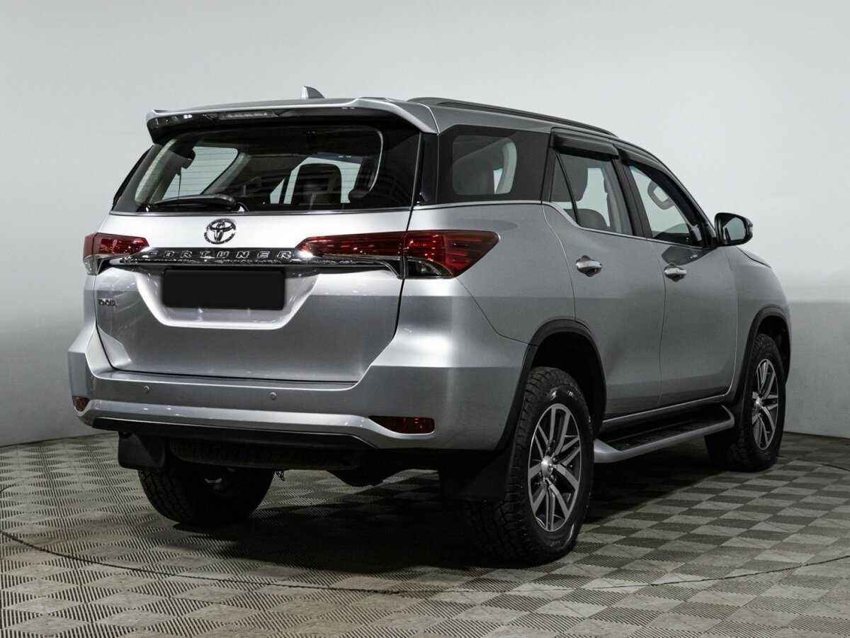 Купить Toyota Fortuner с пробегом. Фото: #4