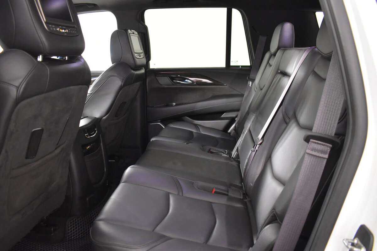 Купить Cadillac Escalade с пробегом. Фото: #10