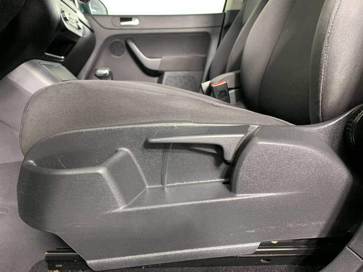 Купить Volkswagen Golf Plus с пробегом. Фото: #13
