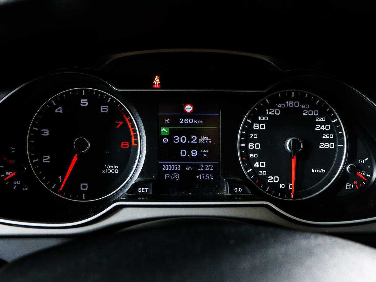 Купить Audi A4 с пробегом. Фото: #8