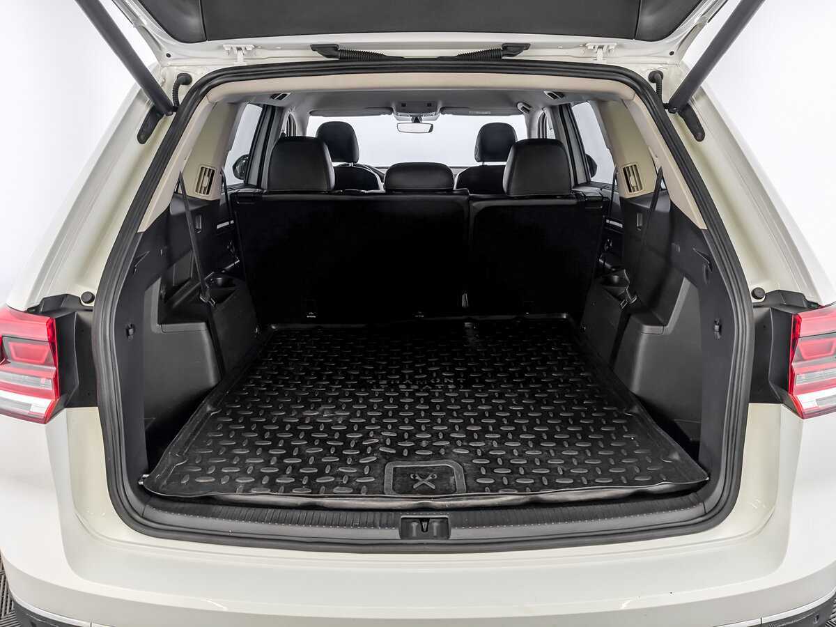 Купить Volkswagen Teramont с пробегом. Фото: #9