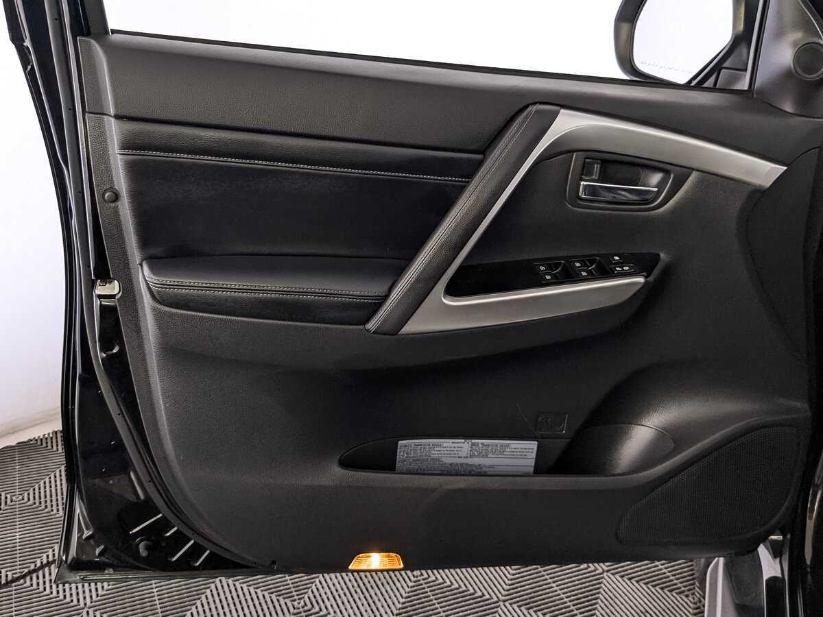 Купить Mitsubishi Montero Sport с пробегом. Фото: #16
