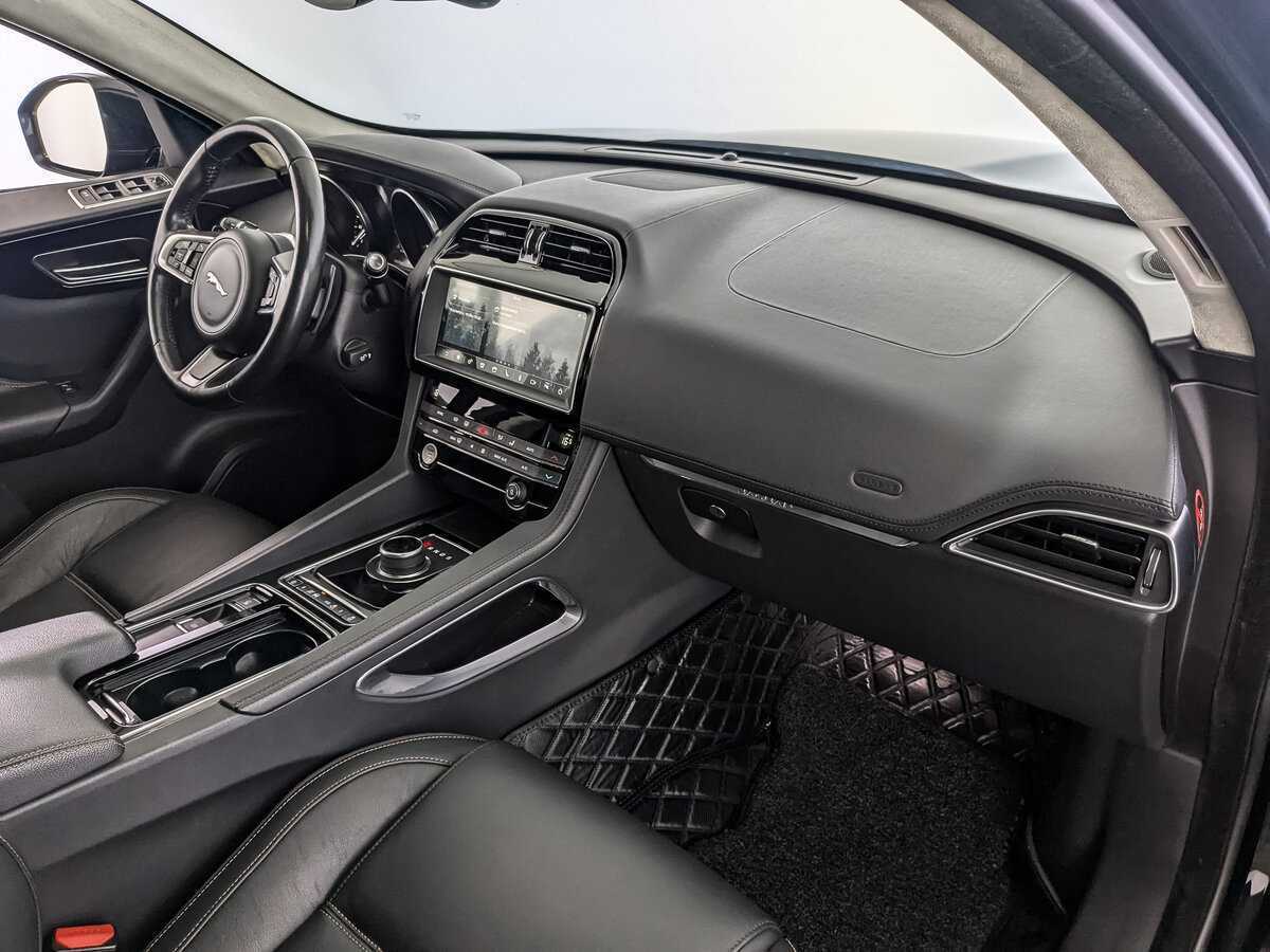 Купить Jaguar F-Pace с пробегом. Фото: #8