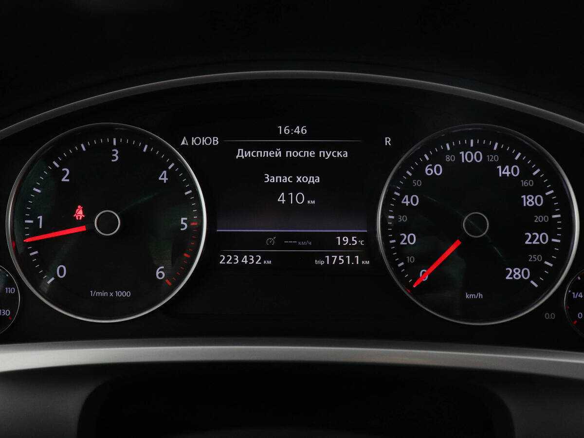 Купить Volkswagen Touareg с пробегом. Фото: #10