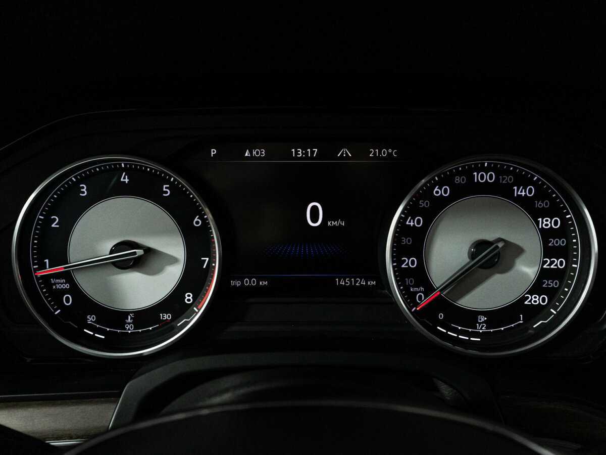 Купить Volkswagen Touareg с пробегом. Фото: #11