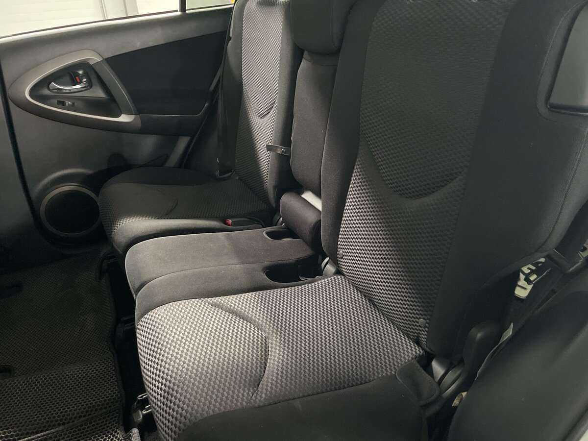 Купить Toyota RAV4 с пробегом. Фото: #10