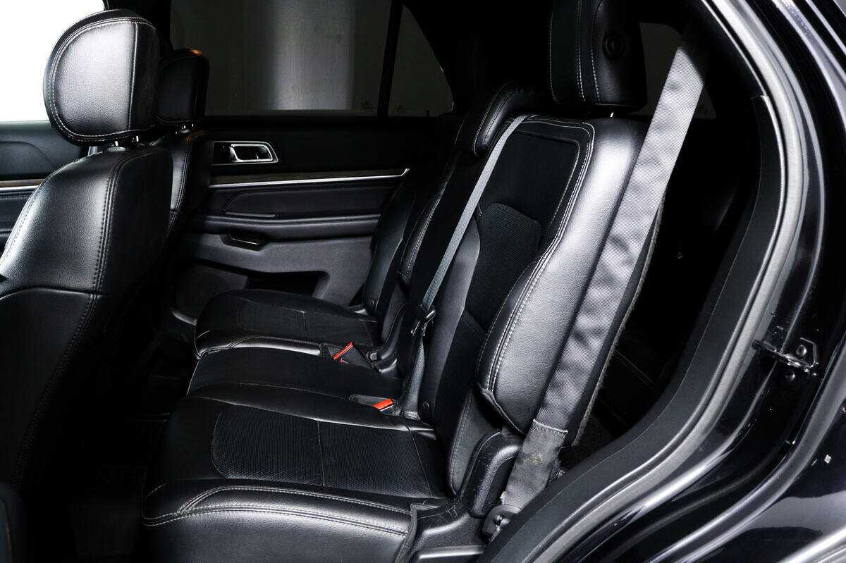 Купить Ford Explorer с пробегом. Фото: #11