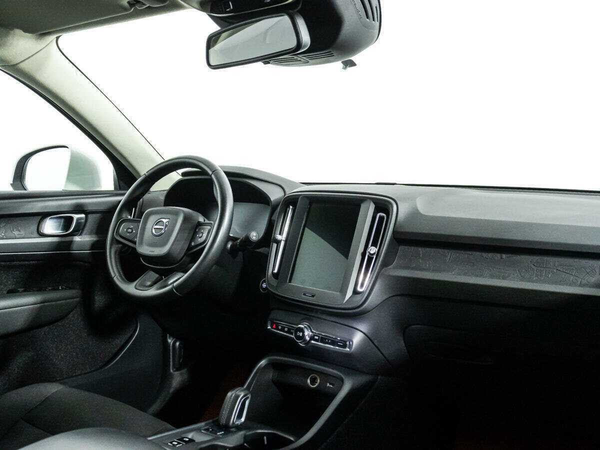 Купить Volvo XC40 с пробегом. Фото: #8
