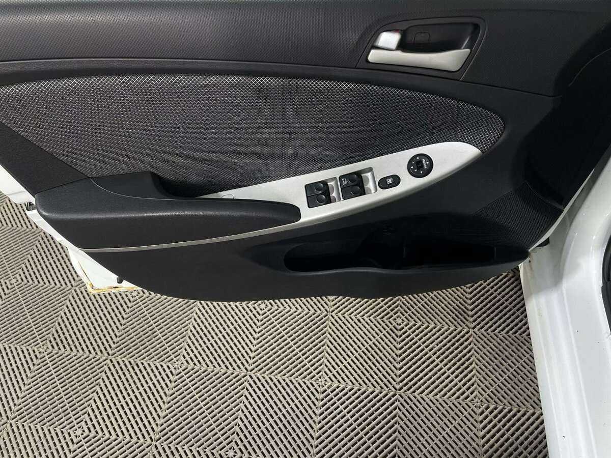 Купить Hyundai Solaris с пробегом. Фото: #7