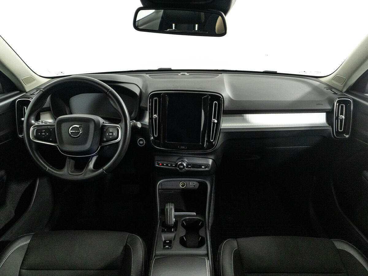 Купить Volvo XC40 с пробегом. Фото: #12