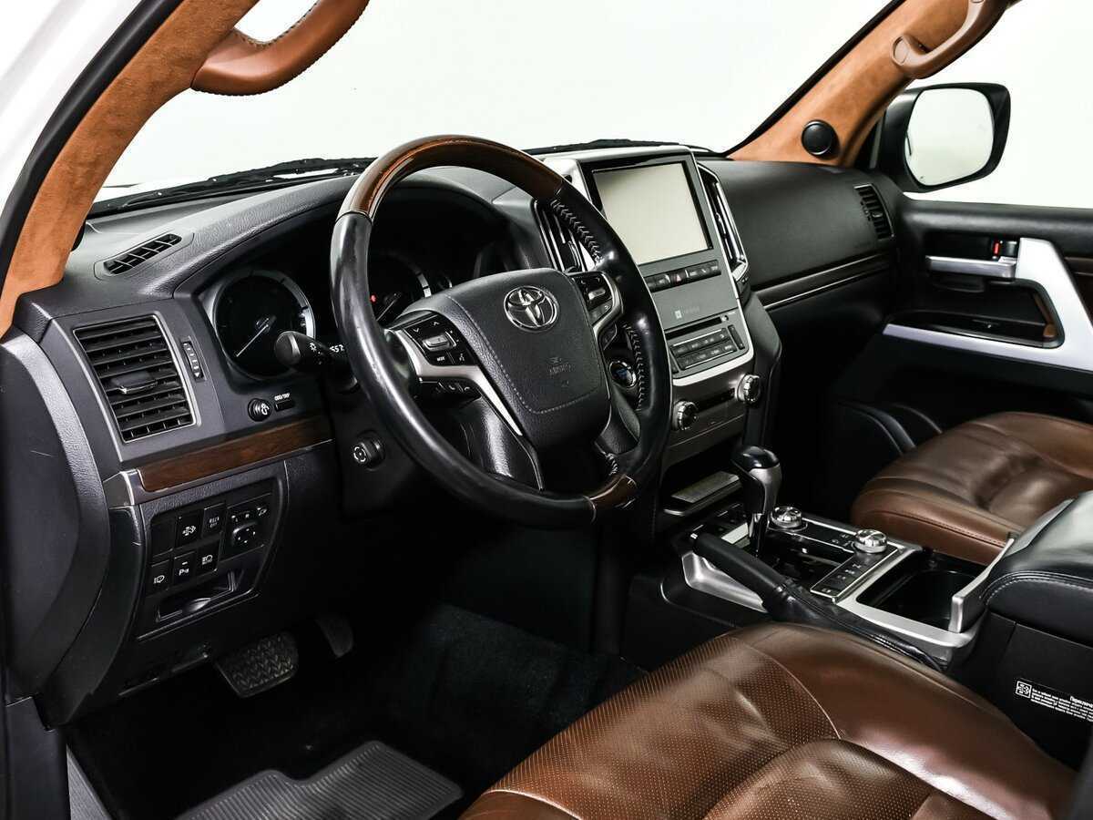 Купить Toyota Land Cruiser с пробегом. Фото: #11