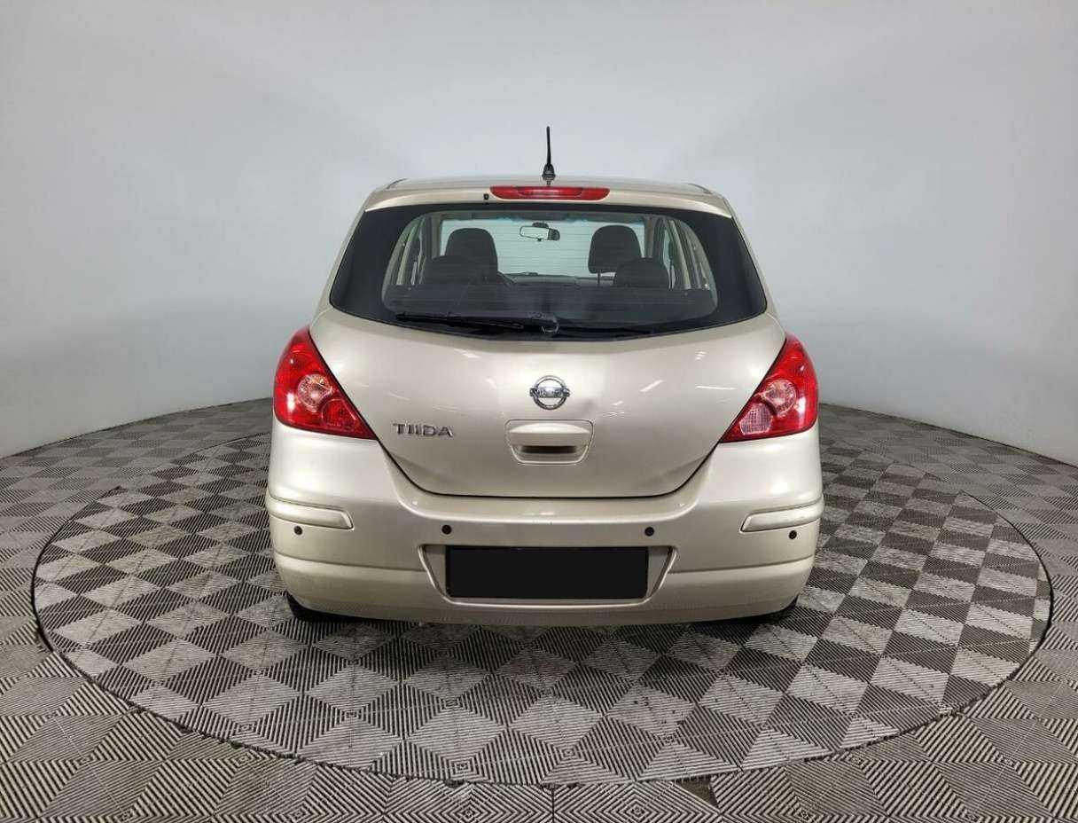 Купить Nissan Tiida с пробегом. Фото: #2