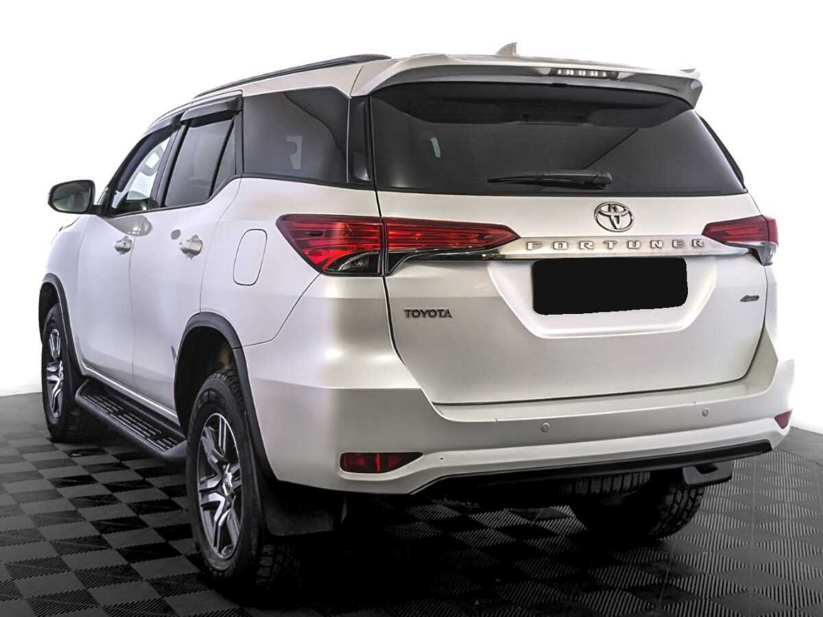 Купить Toyota Fortuner с пробегом. Фото: #6